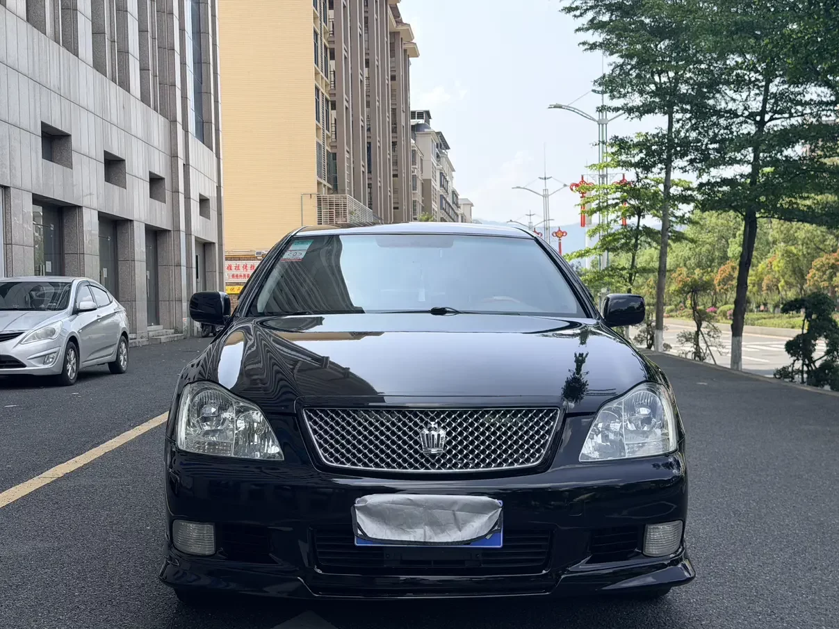 Toyota crown