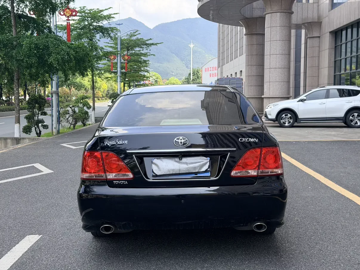 Toyota crown