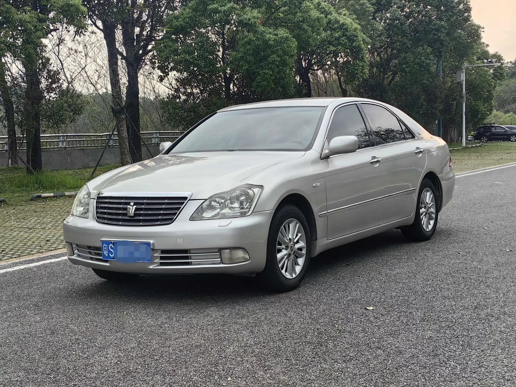 Toyota crown