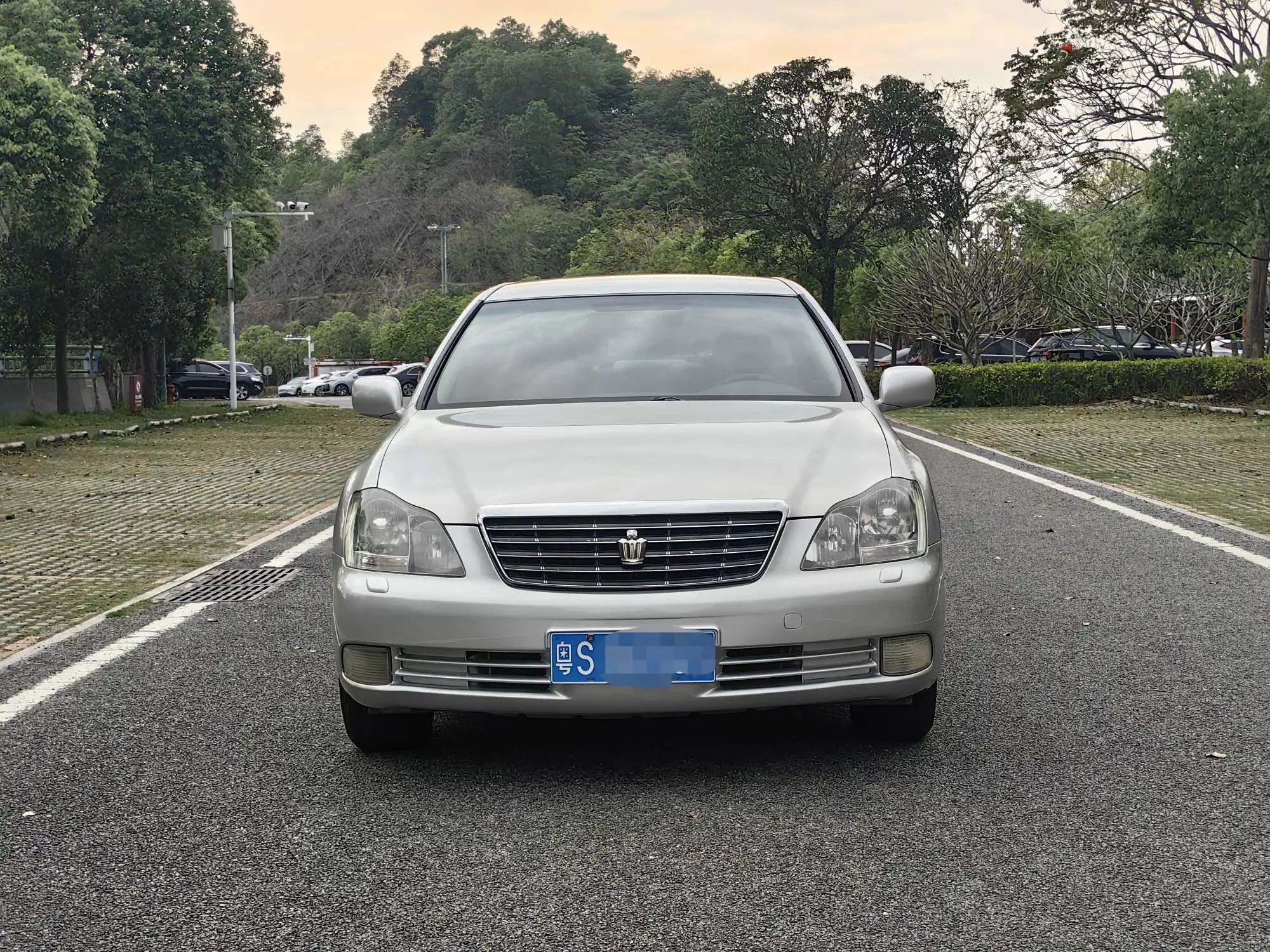 Toyota crown