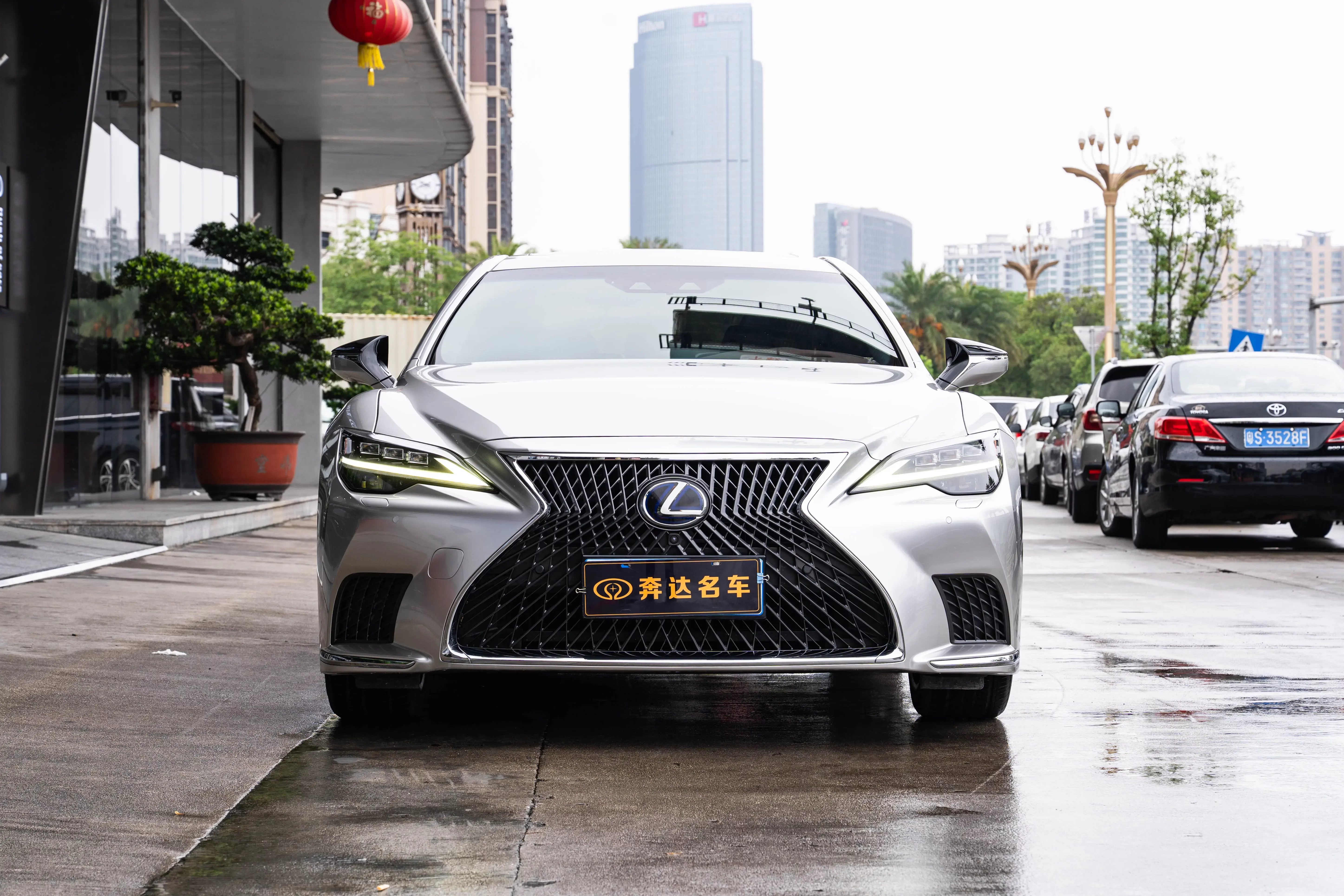 Lexus LS