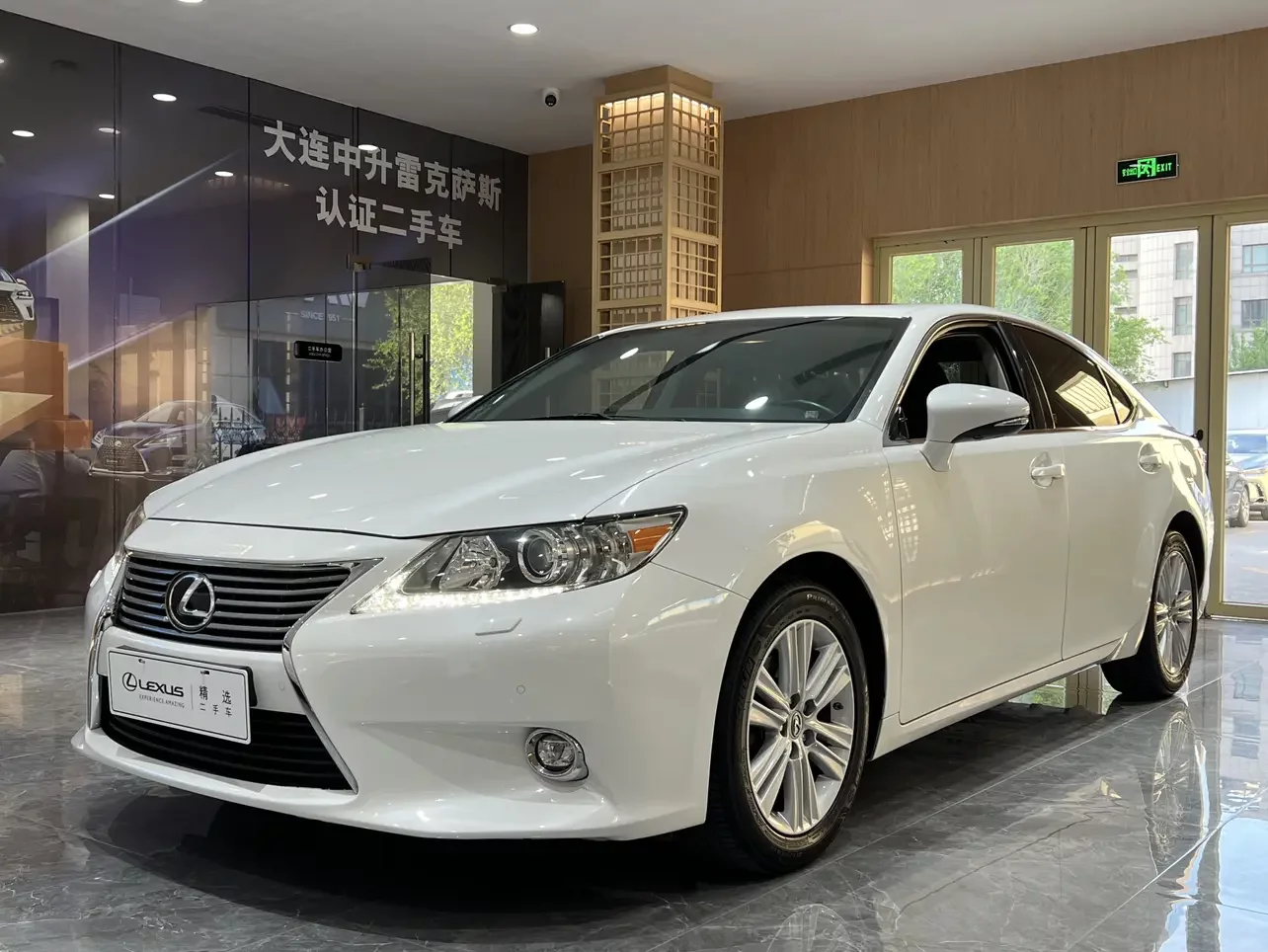 Lexus ES