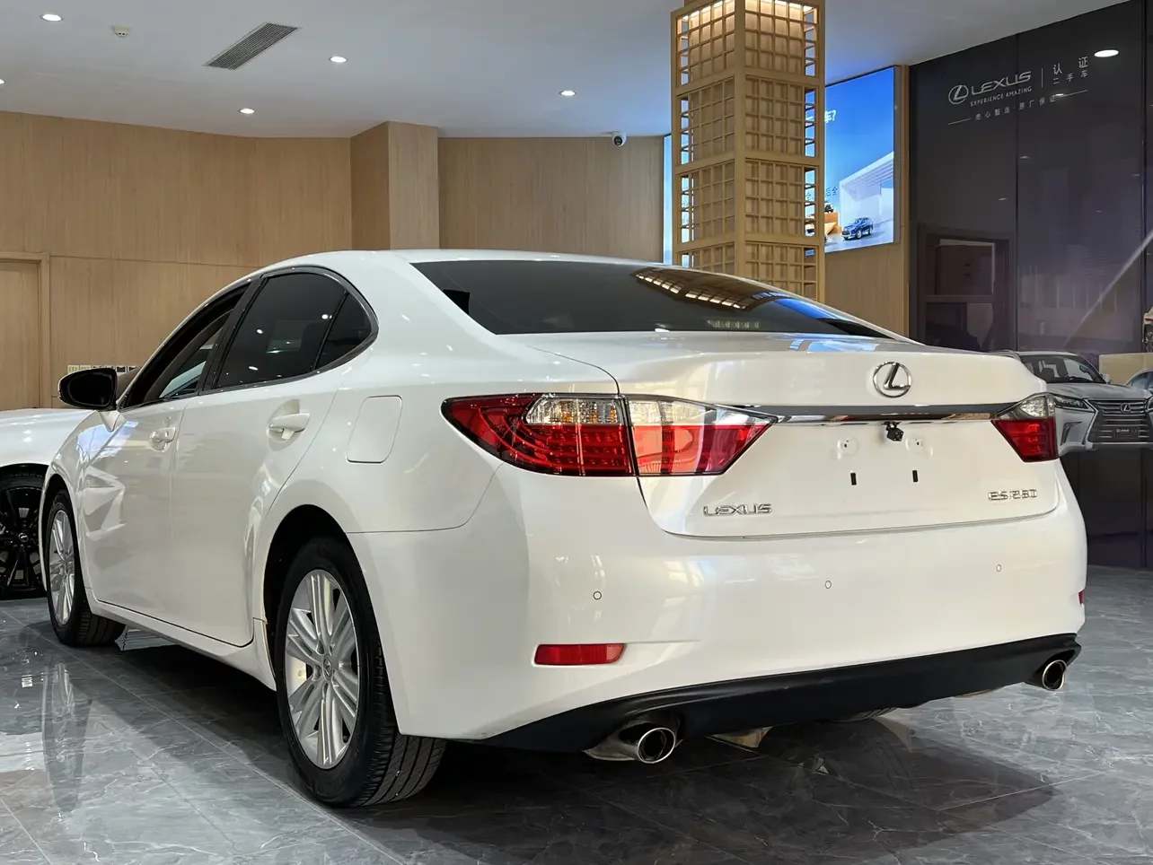 Lexus ES