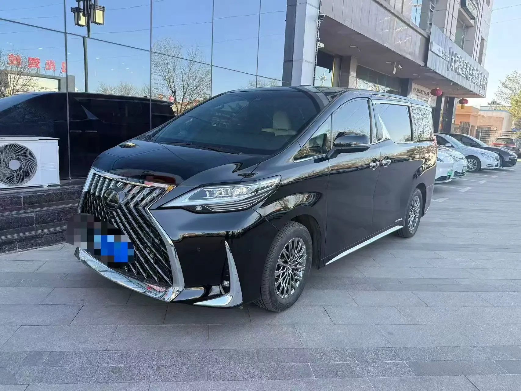 Lexus LM