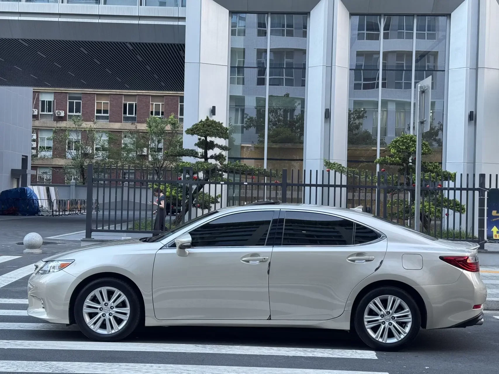 Lexus ES
