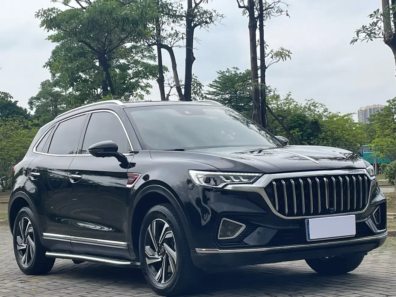 Hongqi HS5