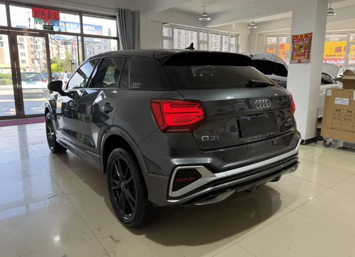 Audi Q2L