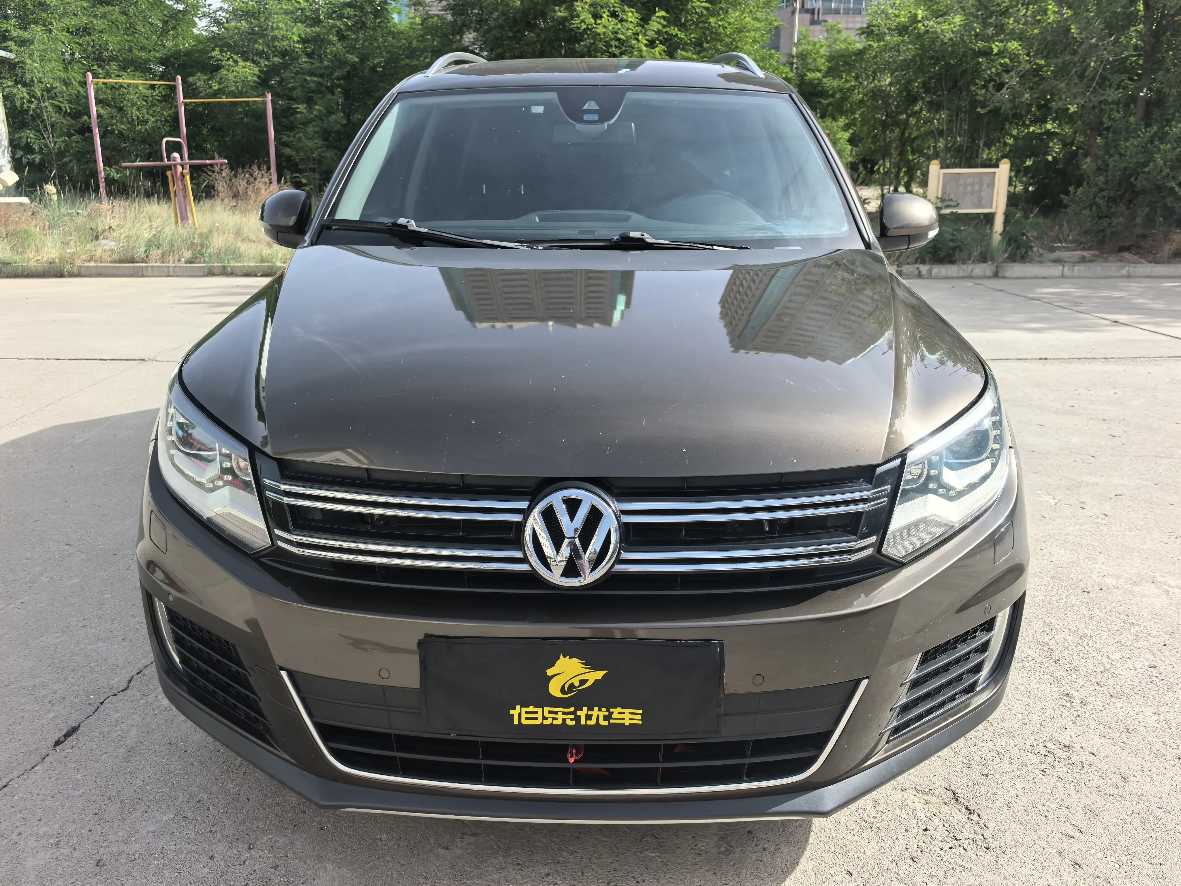 Volkswagen Tiguan (Tharu)