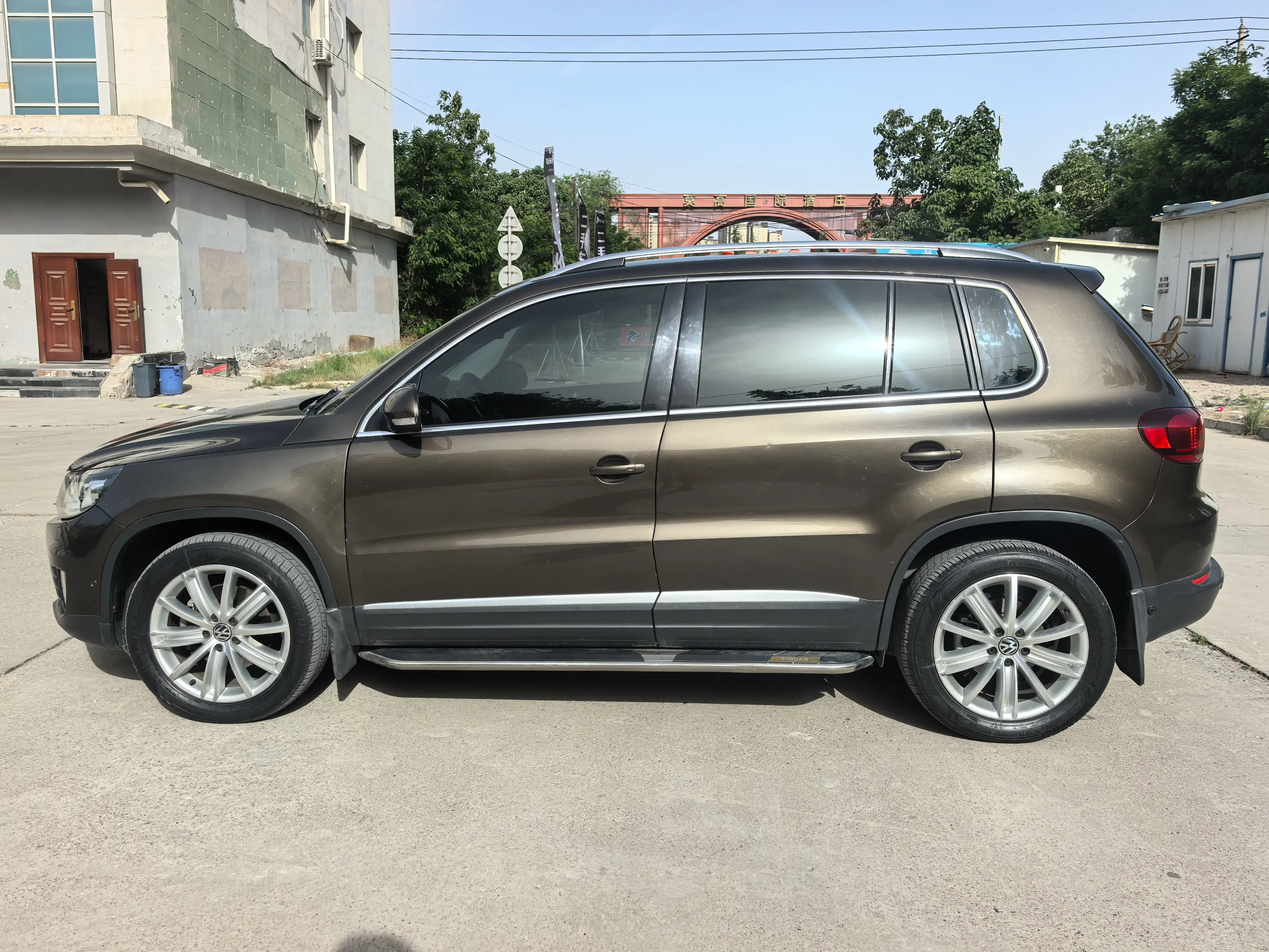 Volkswagen Tiguan (Tharu)