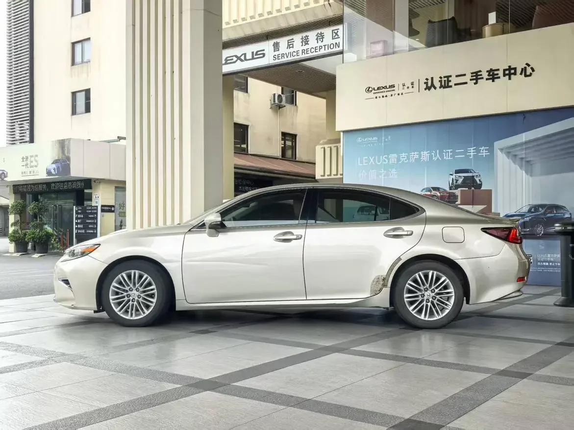 Lexus ES