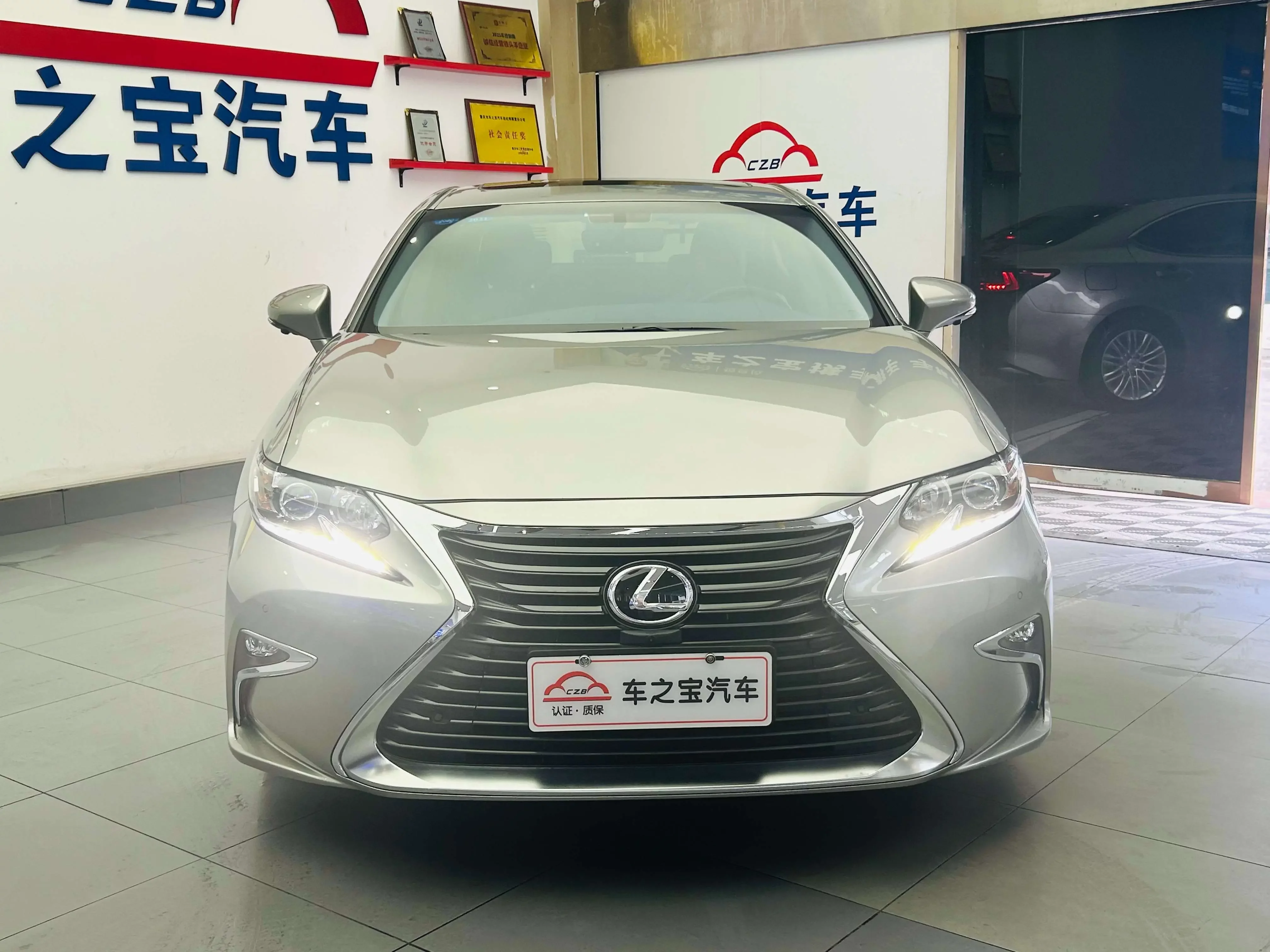 Lexus ES