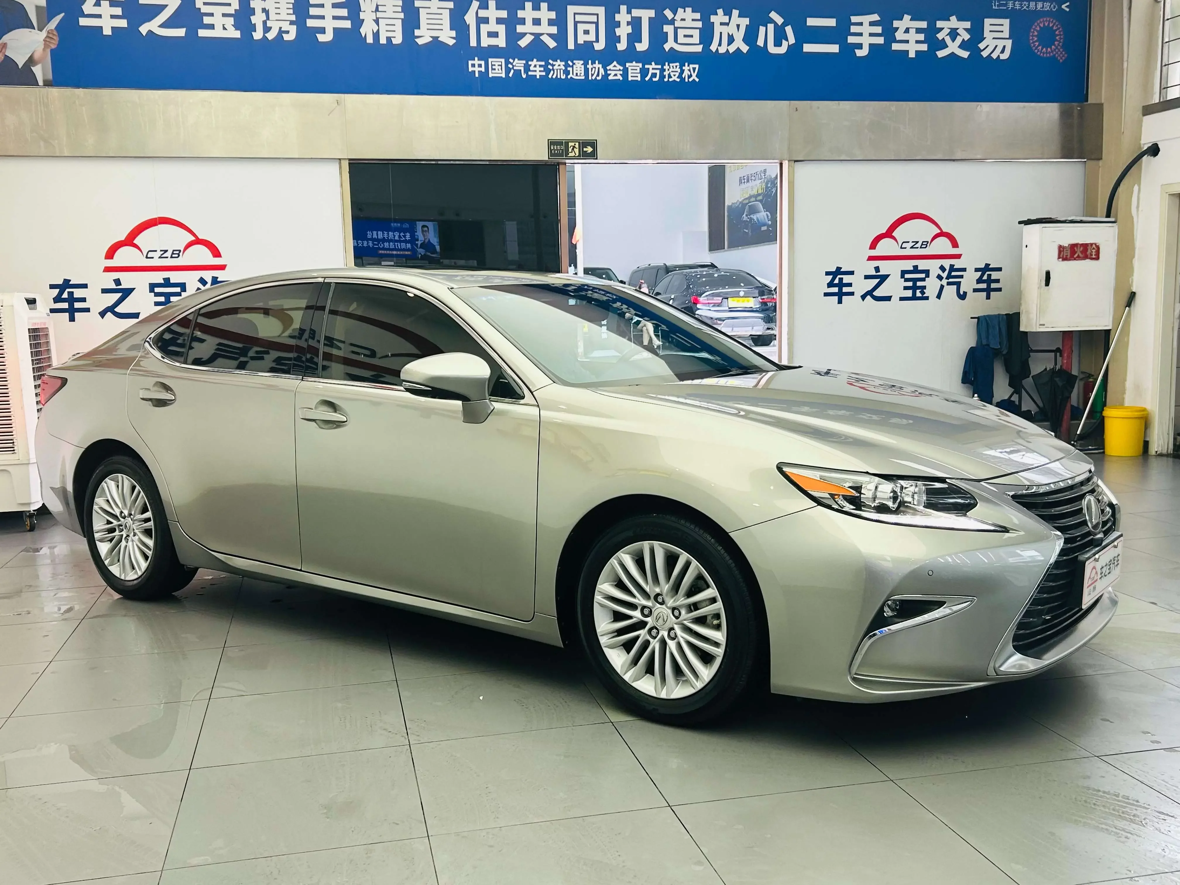 Lexus ES