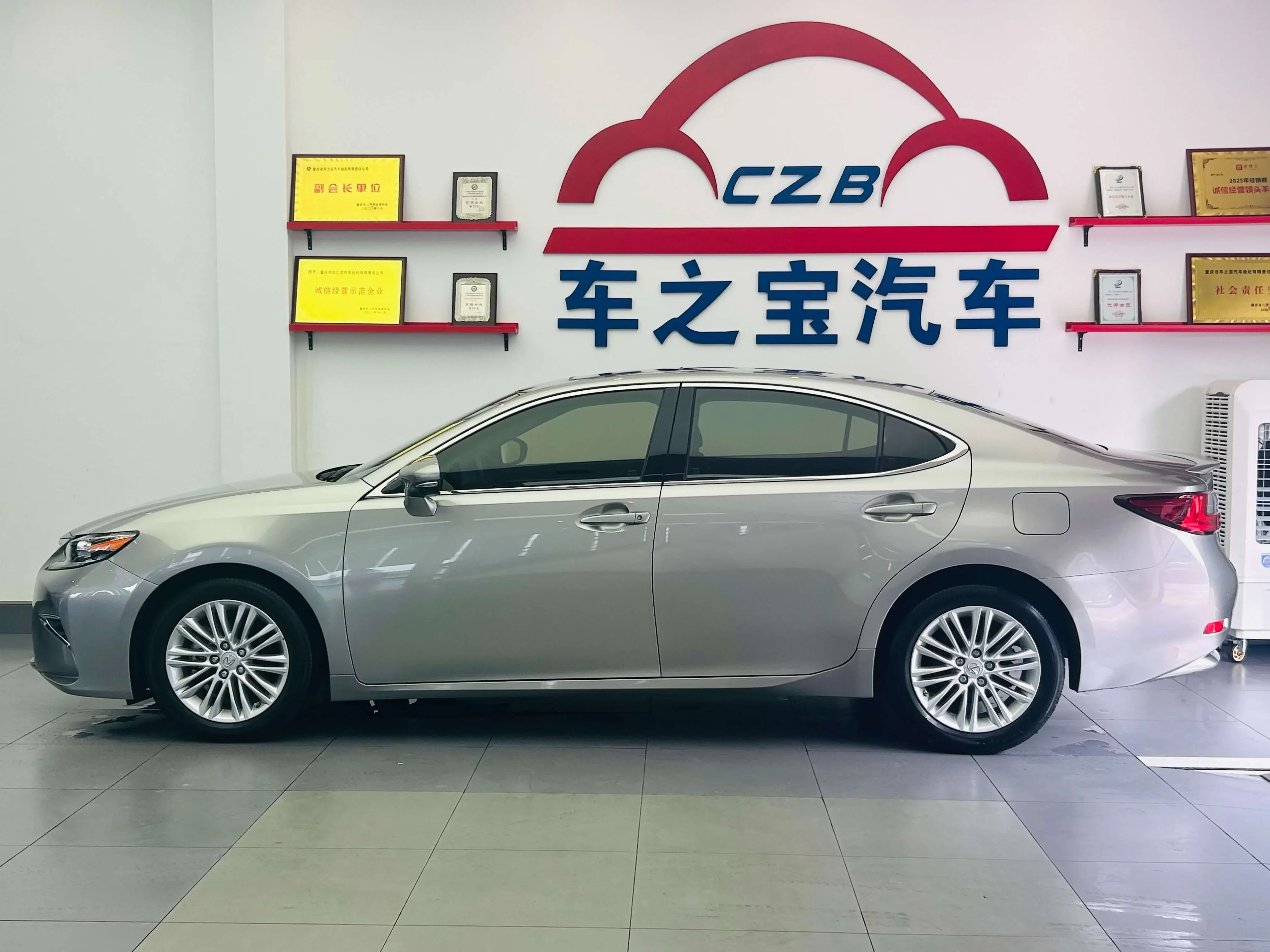 Lexus ES