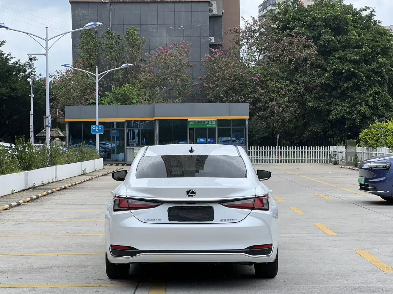 Lexus ES