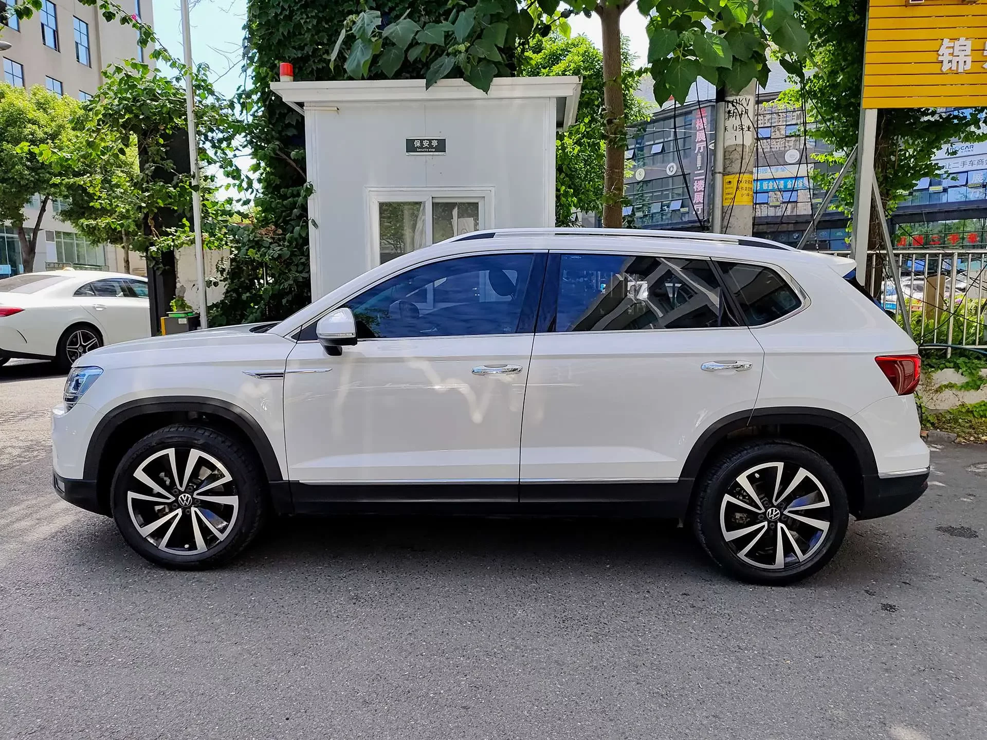 Volkswagen Tharu
