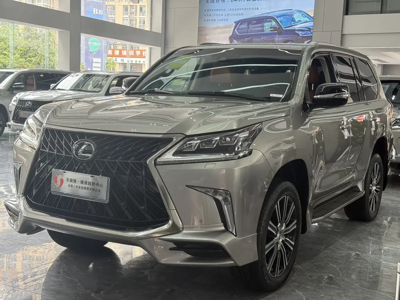 Lexus LX