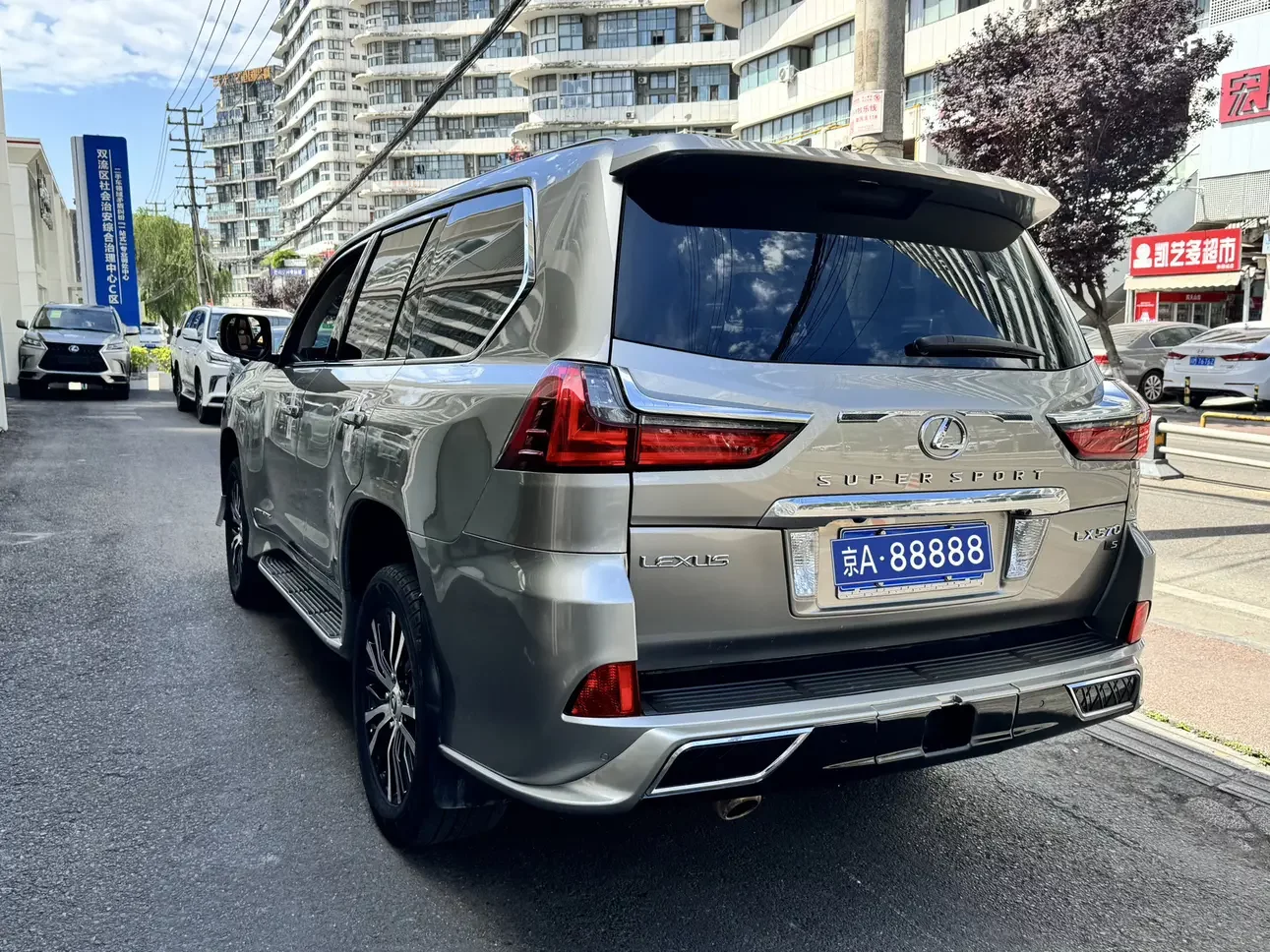 Lexus LX