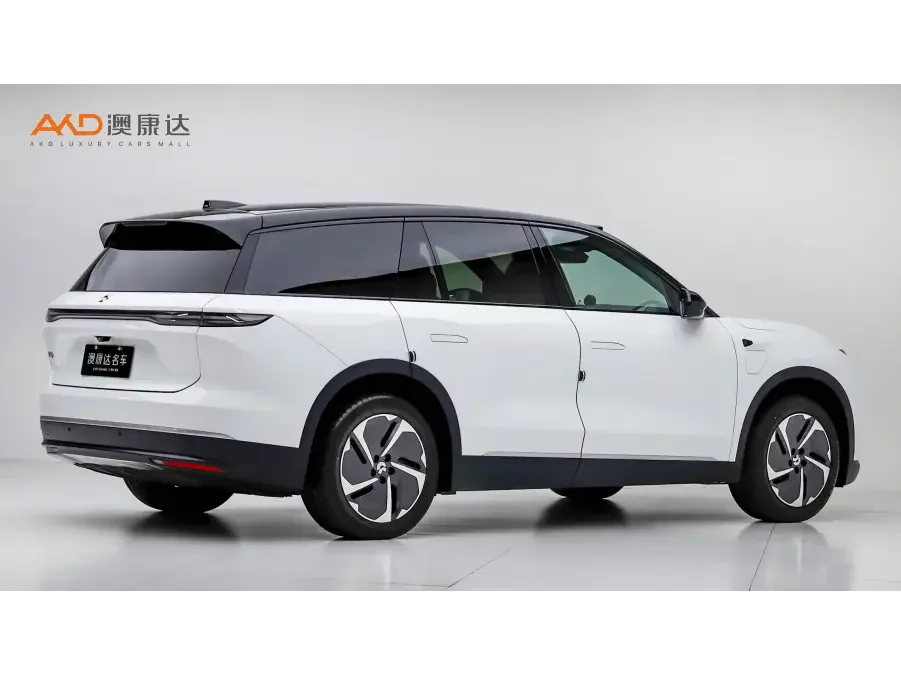 NIO ES8