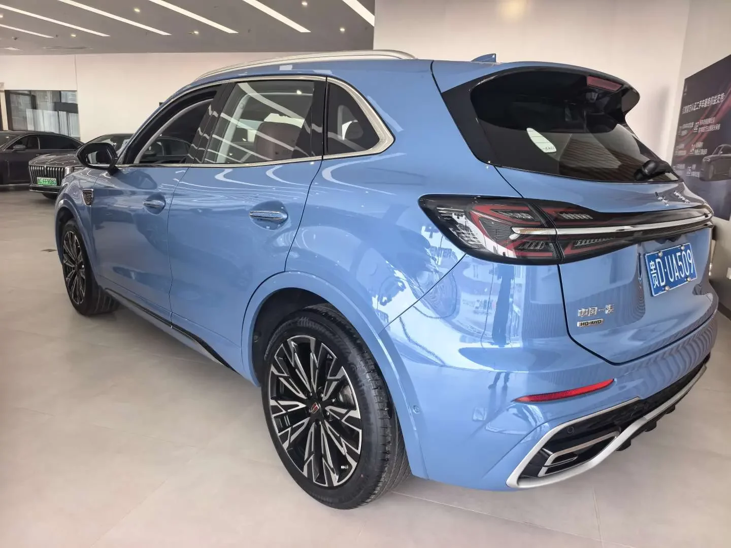 Hongqi HS5