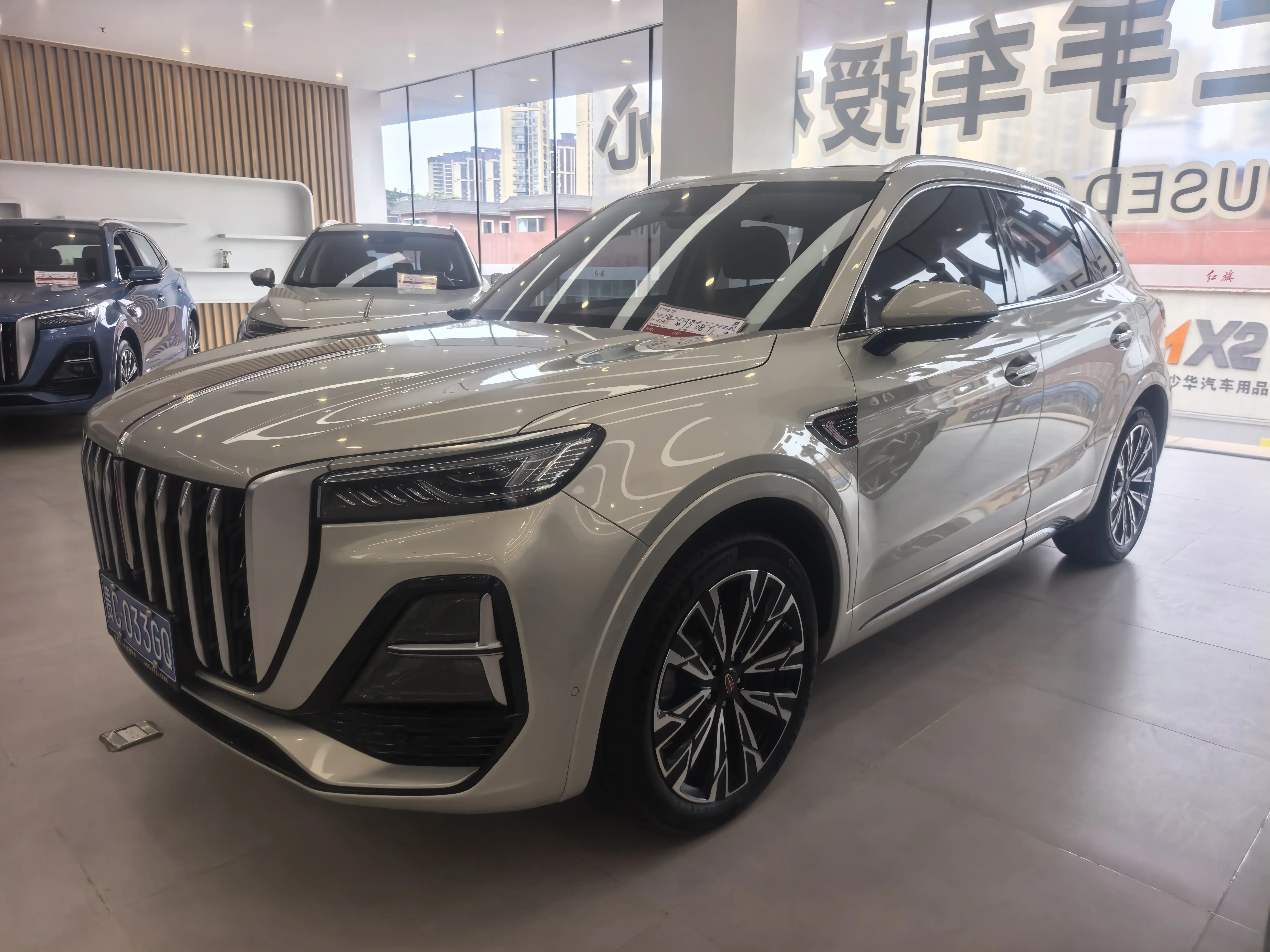 Hongqi HS5
