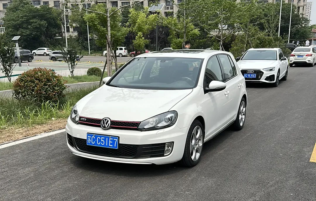 Volkswagen Golf GTI