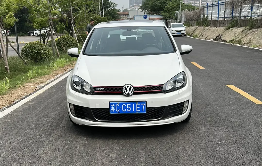 Volkswagen Golf GTI