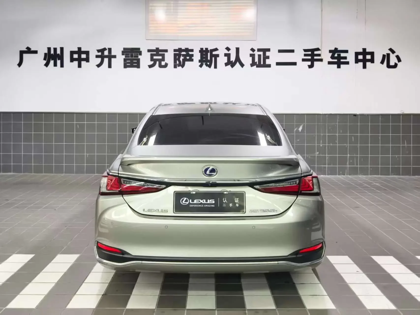 Lexus ES
