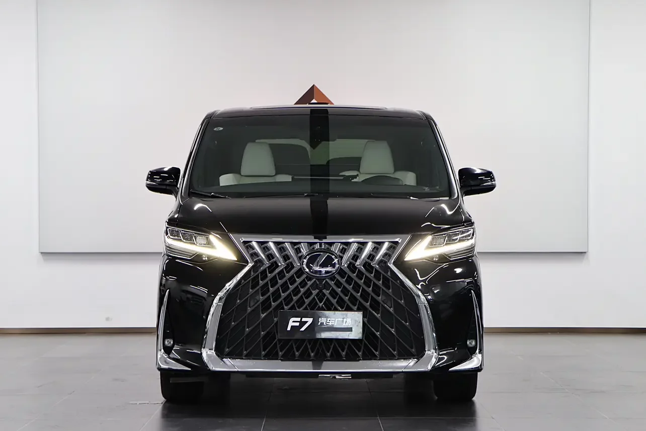Lexus LM