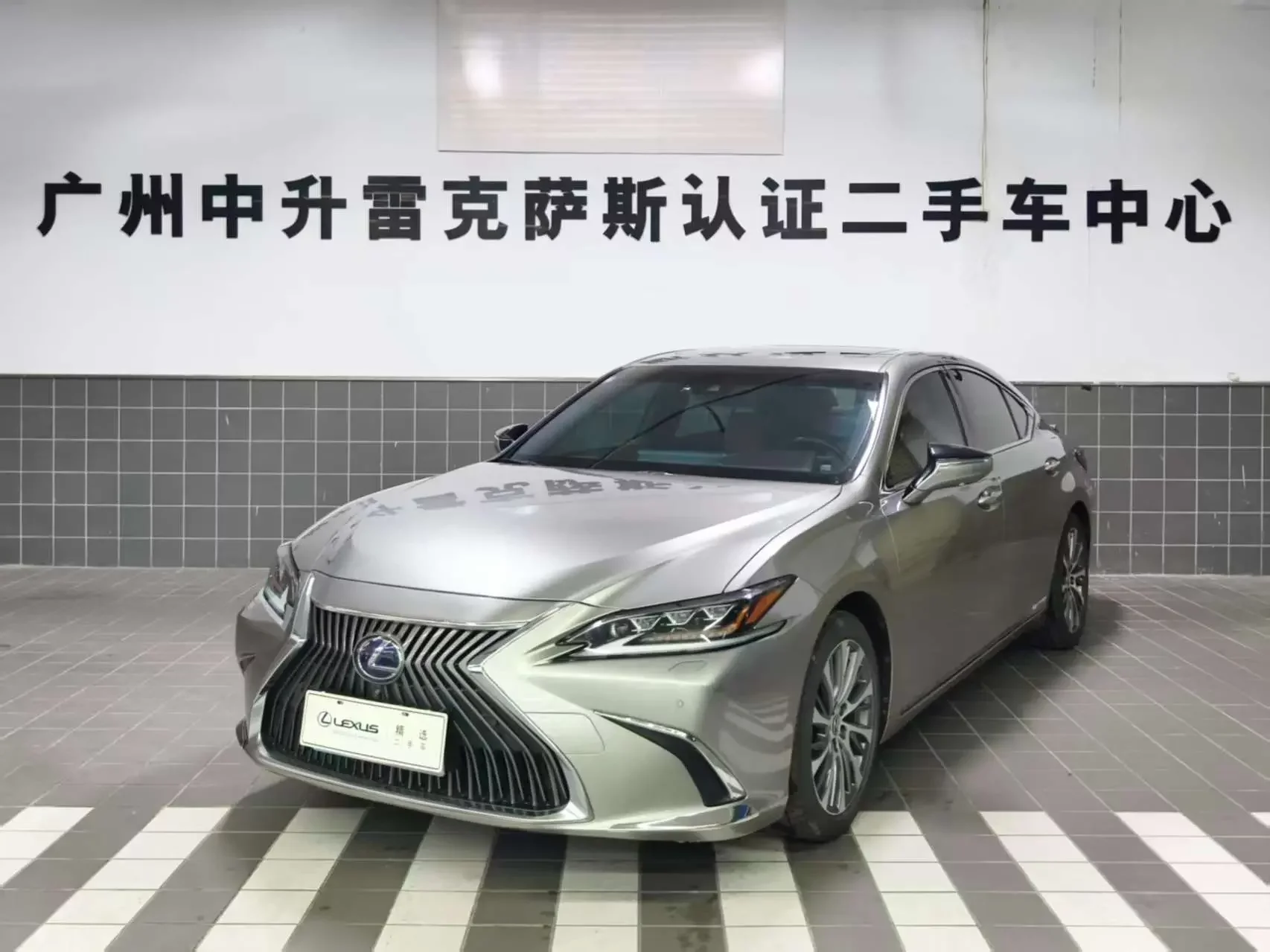 Lexus ES