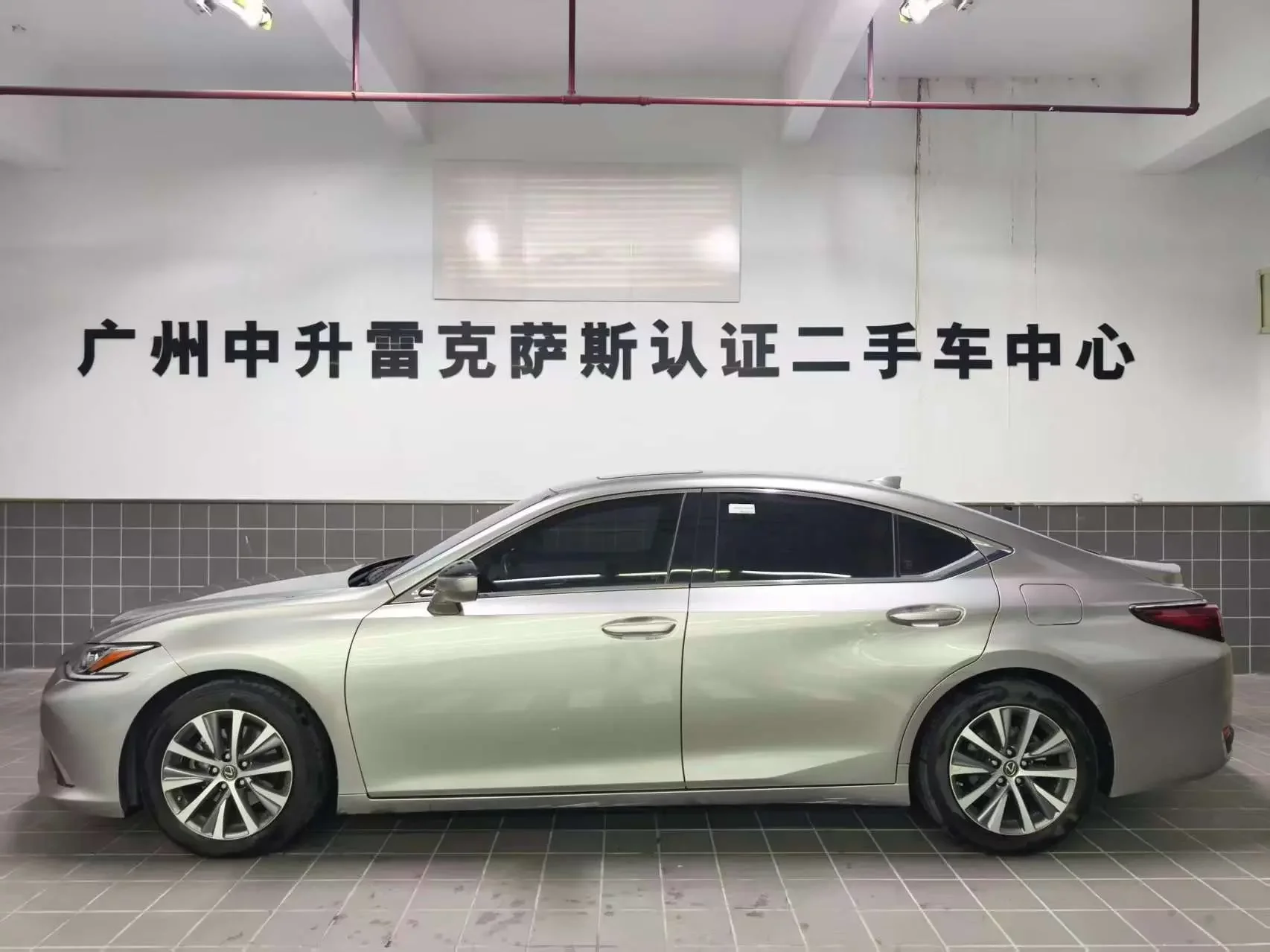 Lexus ES