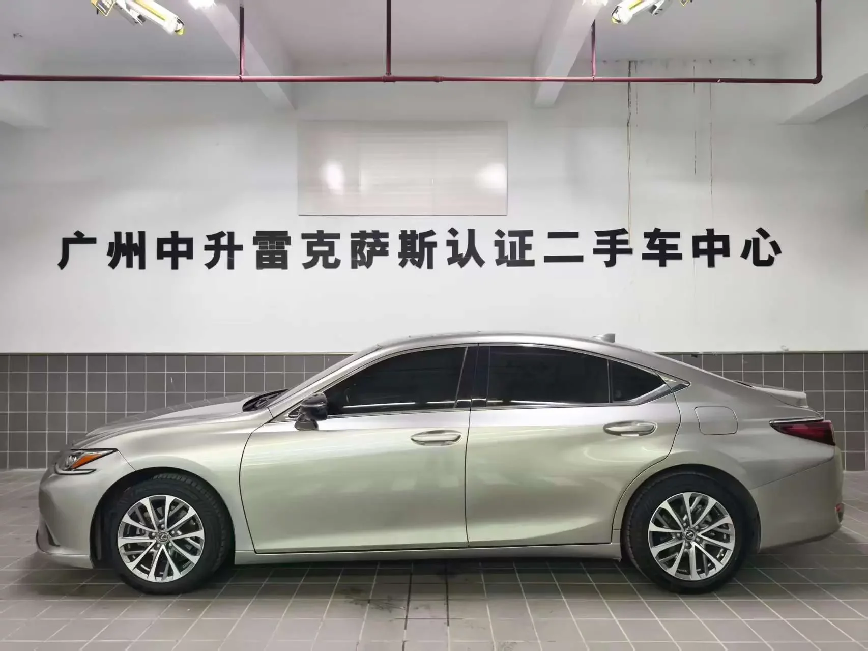 Lexus ES