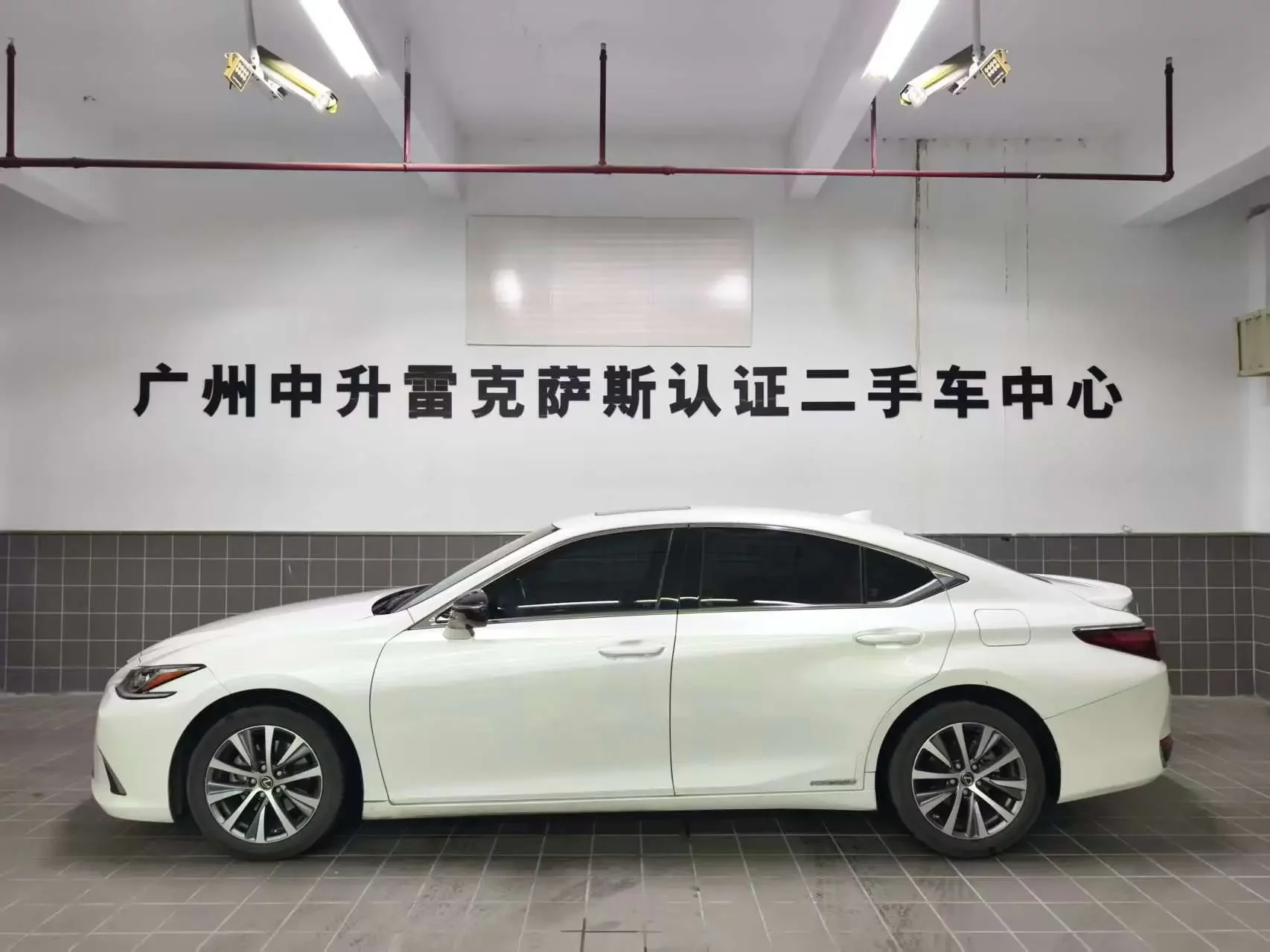 Lexus ES
