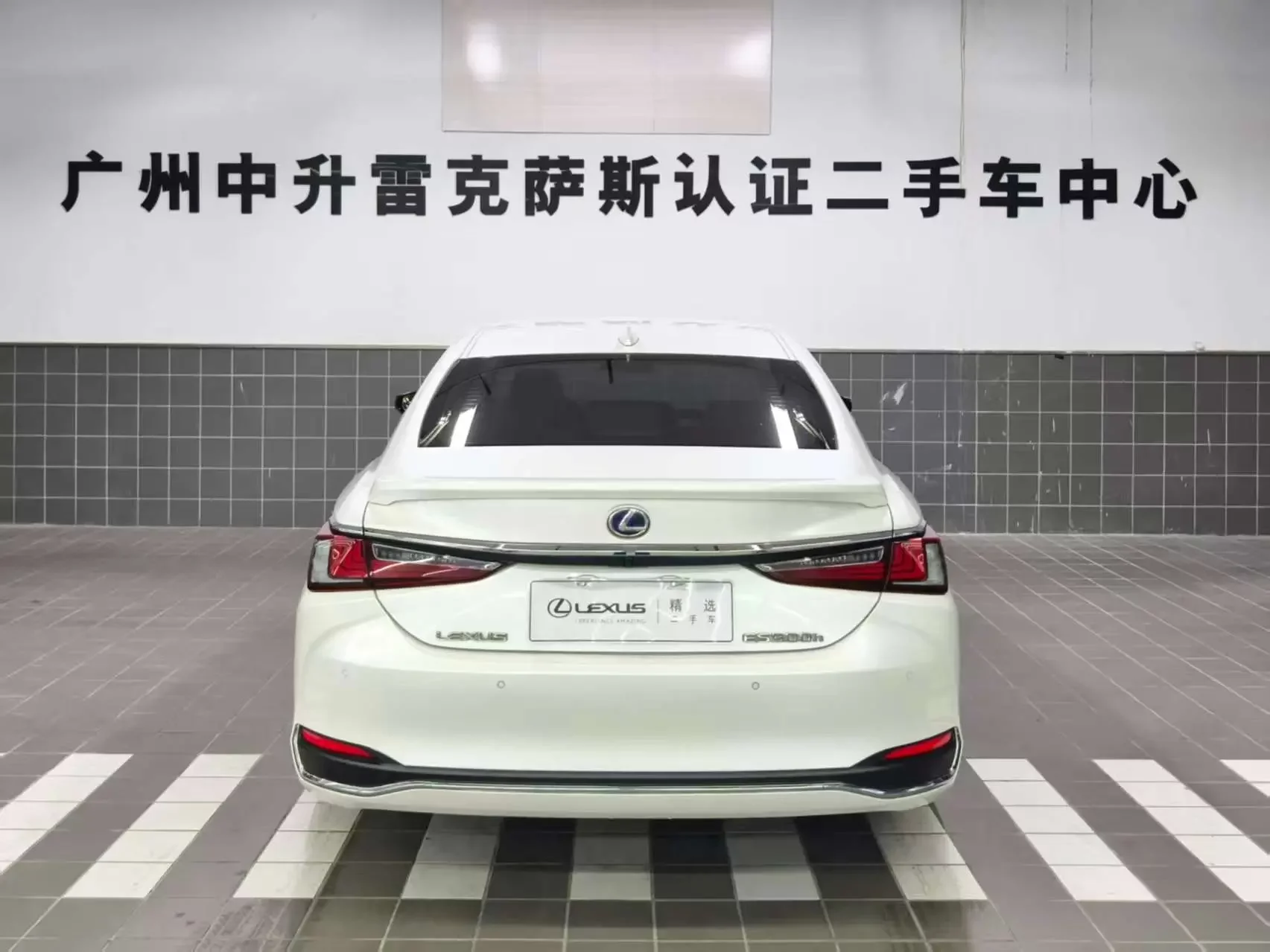 Lexus ES