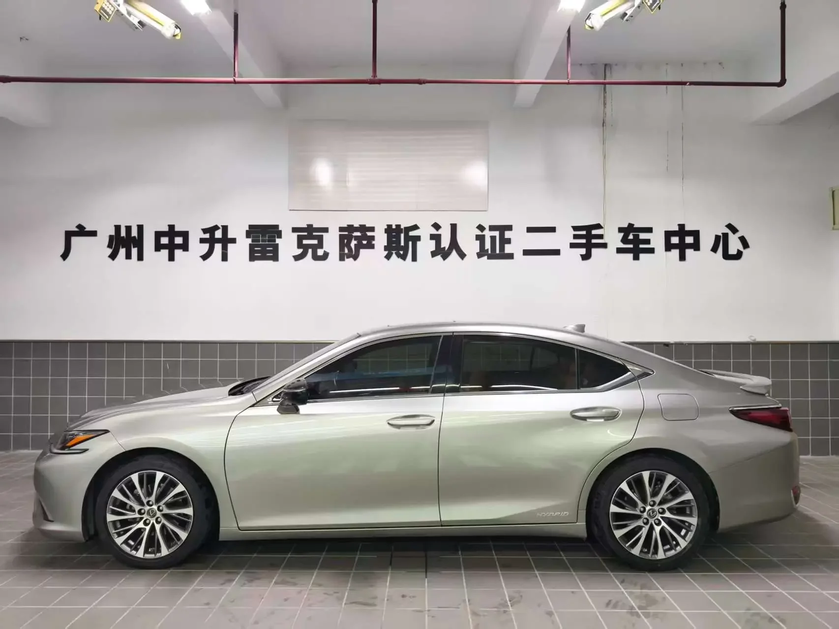 Lexus ES