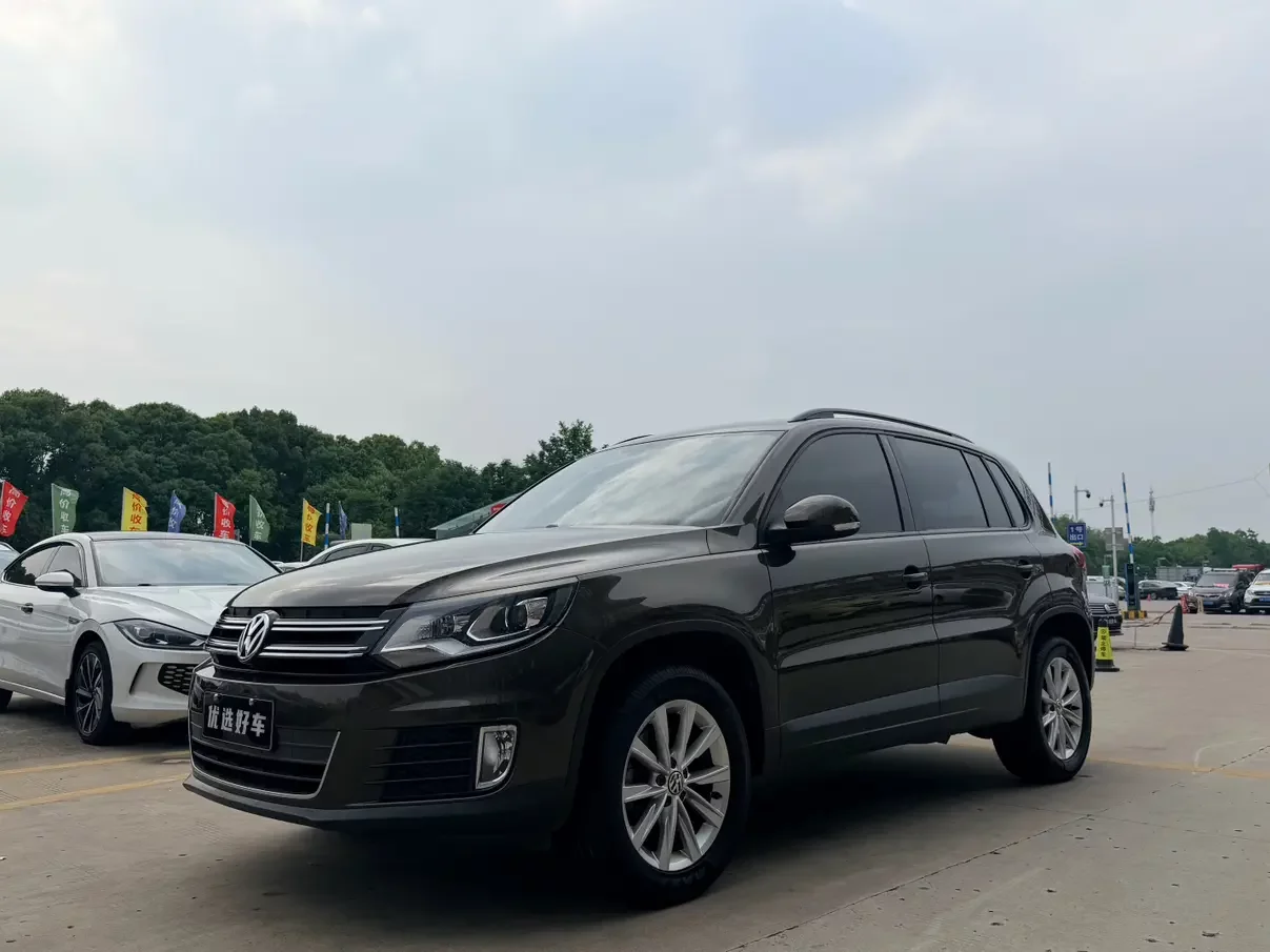 Volkswagen Tiguan (Tharu)