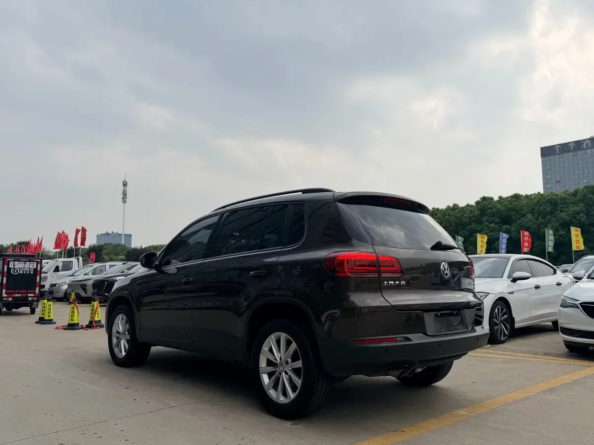 Volkswagen Tiguan (Tharu)