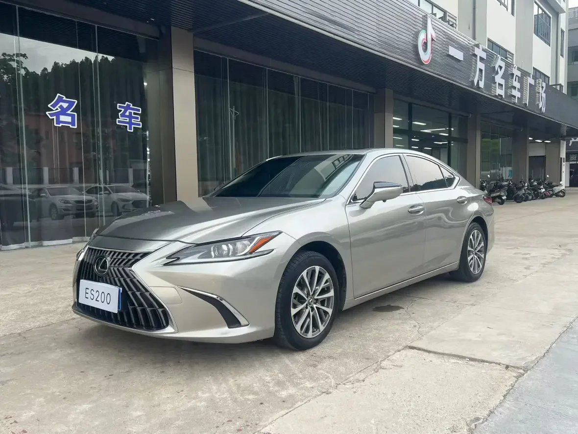 Lexus ES