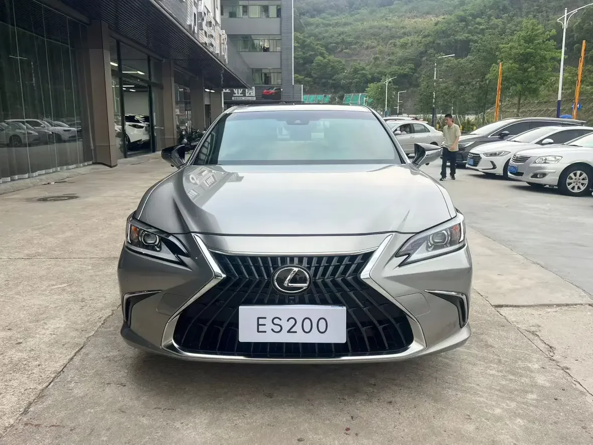 Lexus ES