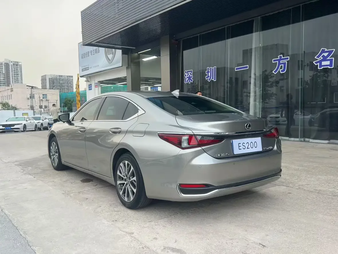 Lexus ES