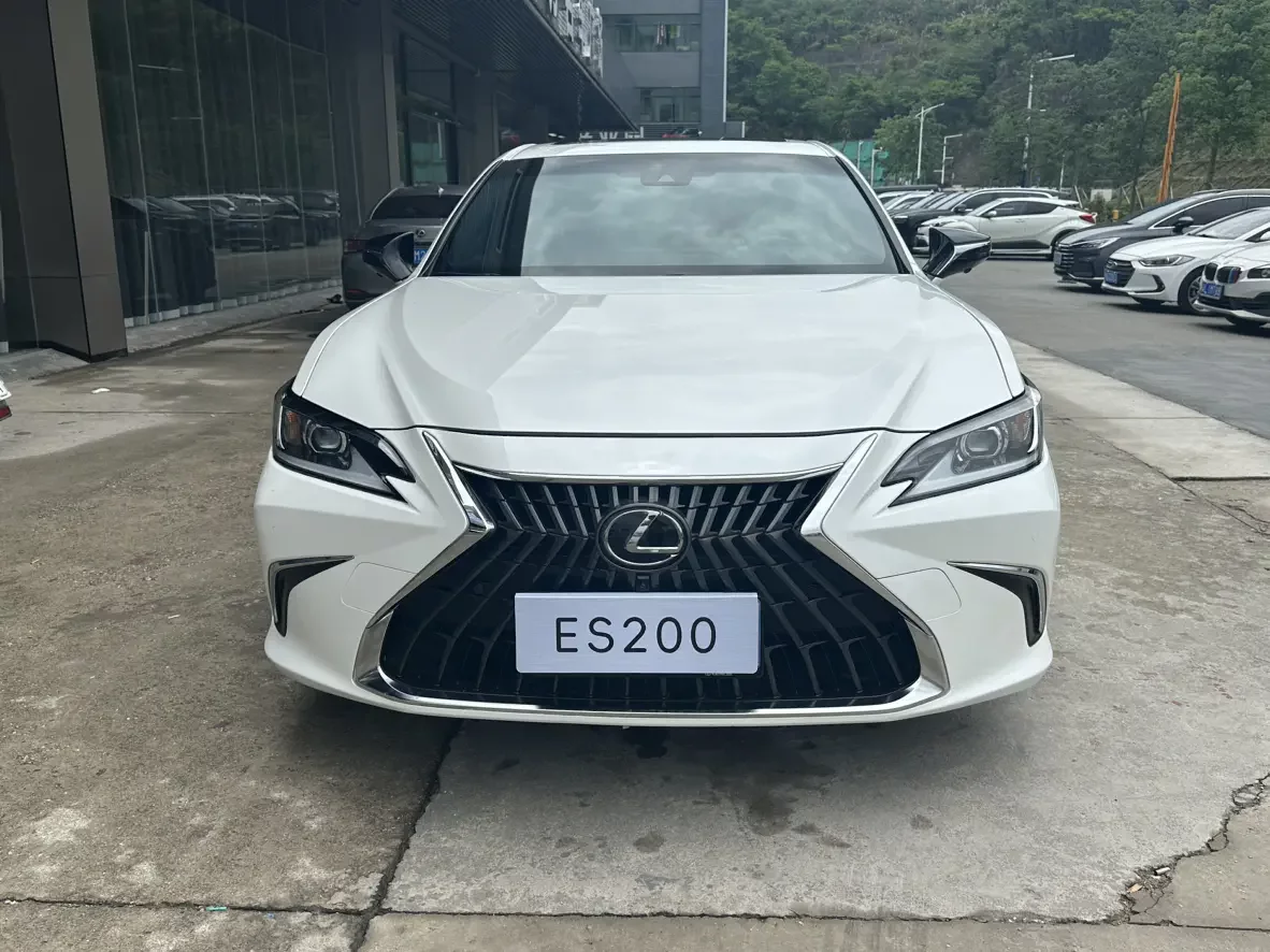 Lexus ES