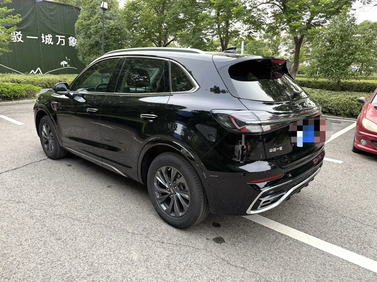 Hongqi HS5
