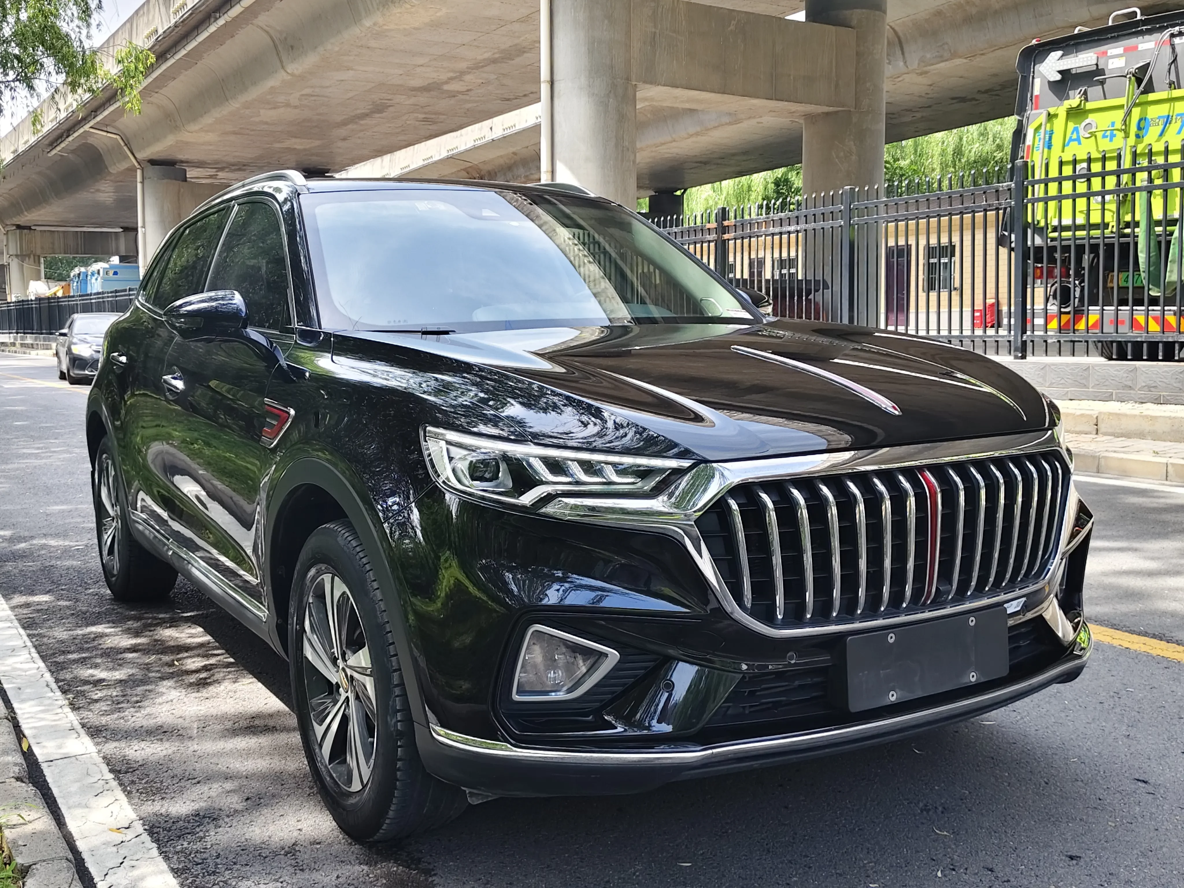 Hongqi HS5