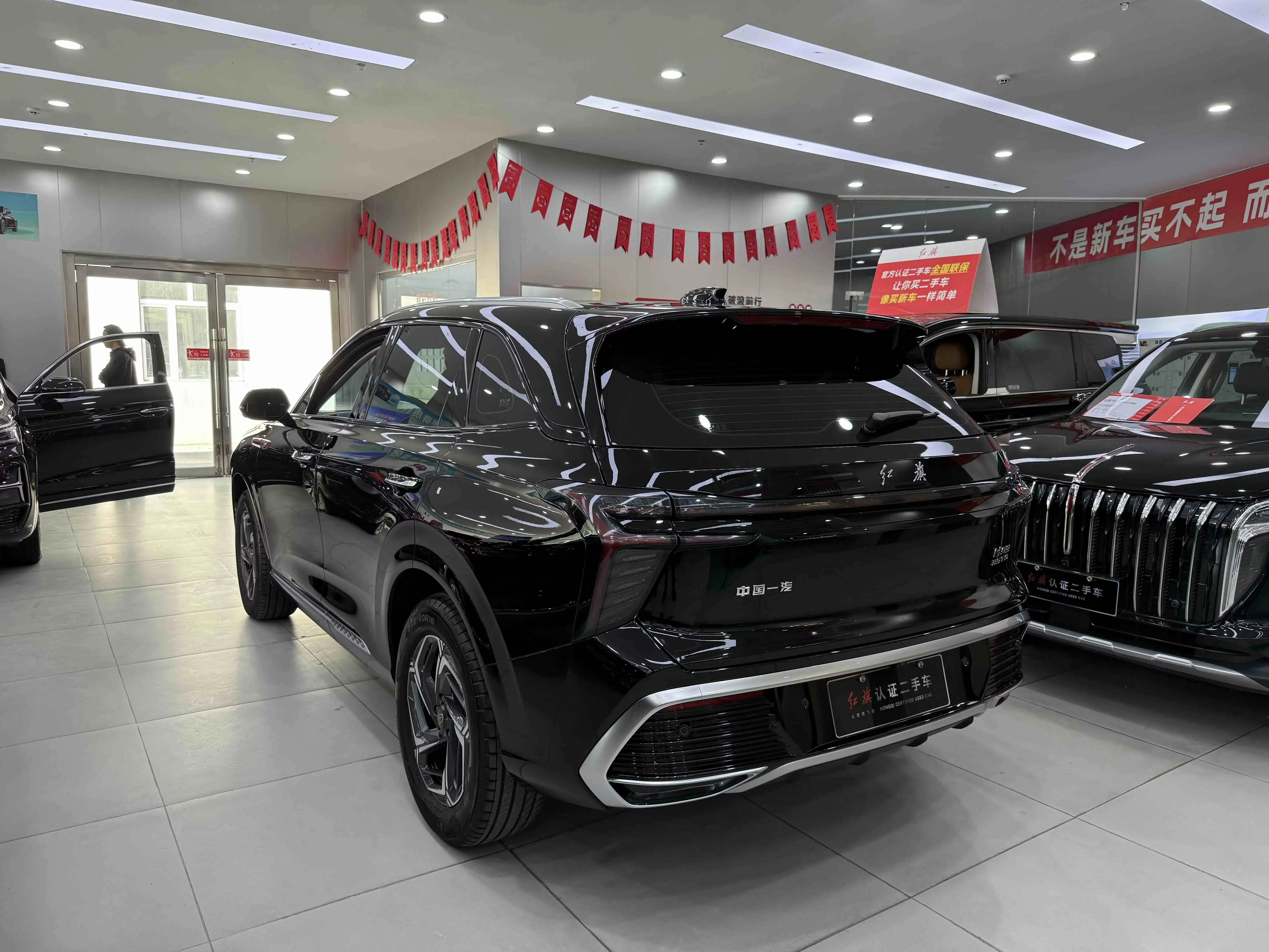 Hongqi HS3