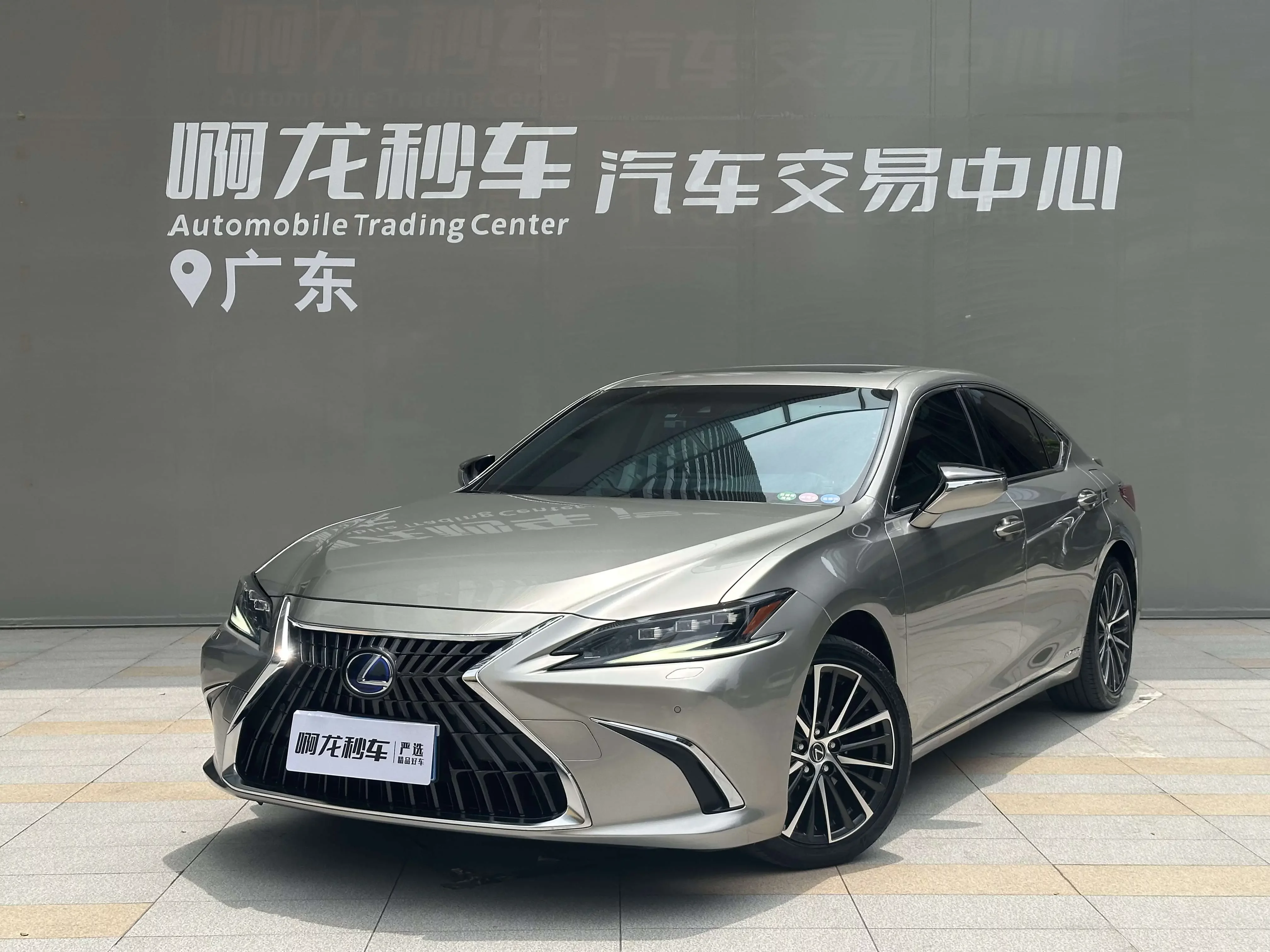 Lexus ES
