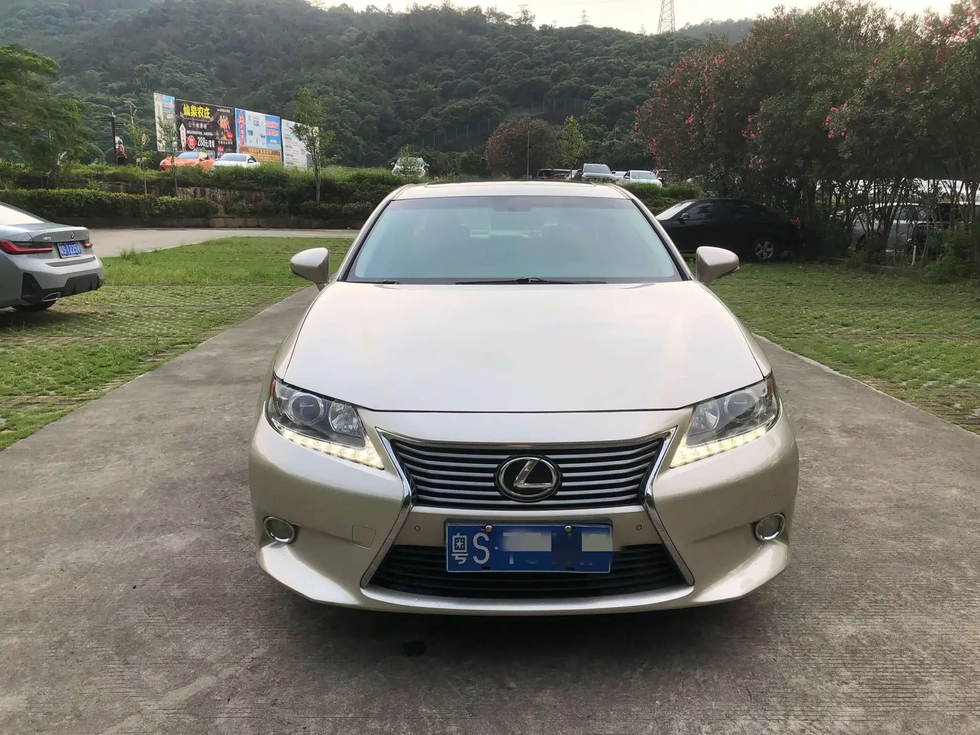 Lexus ES