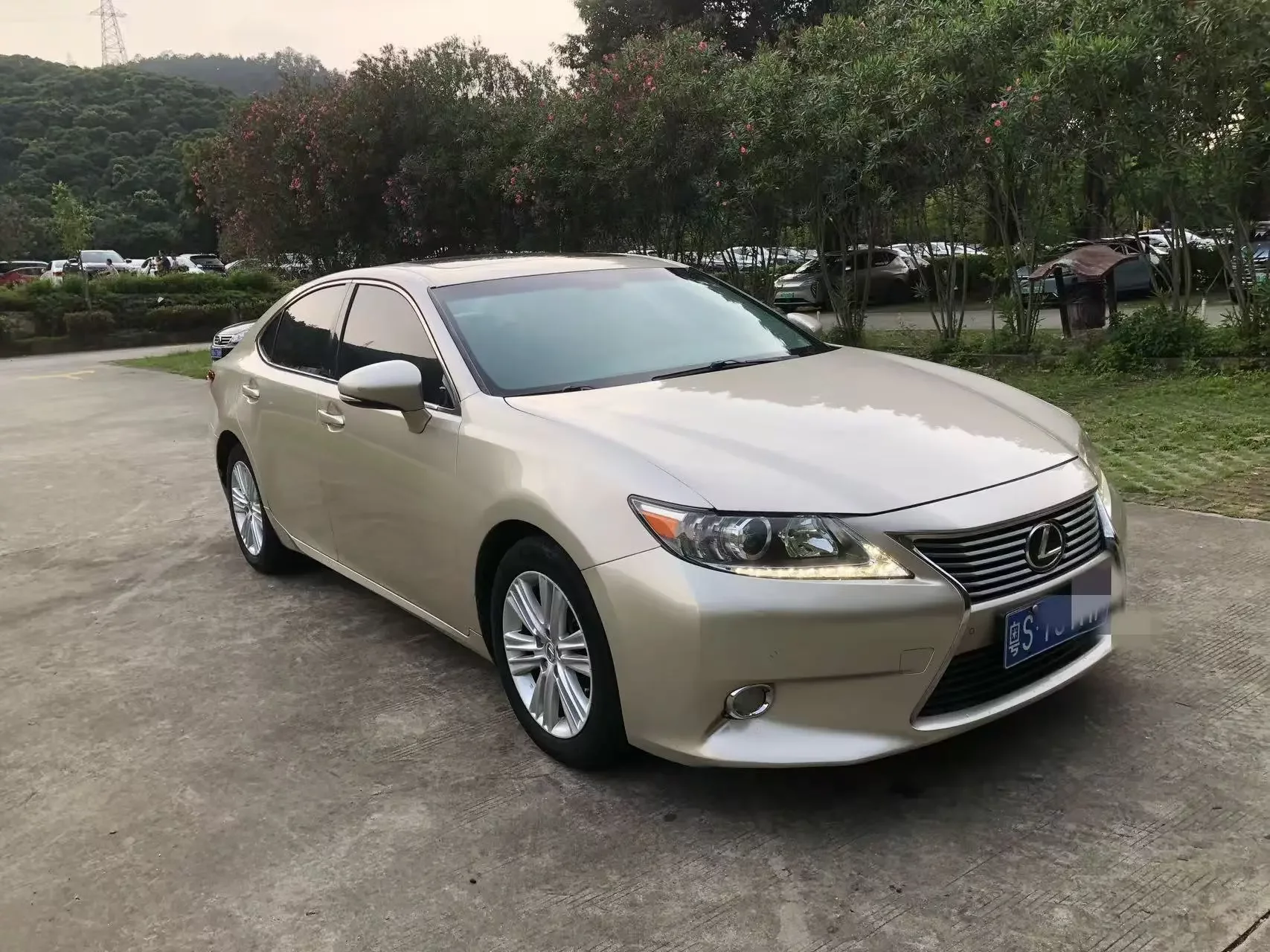 Lexus ES