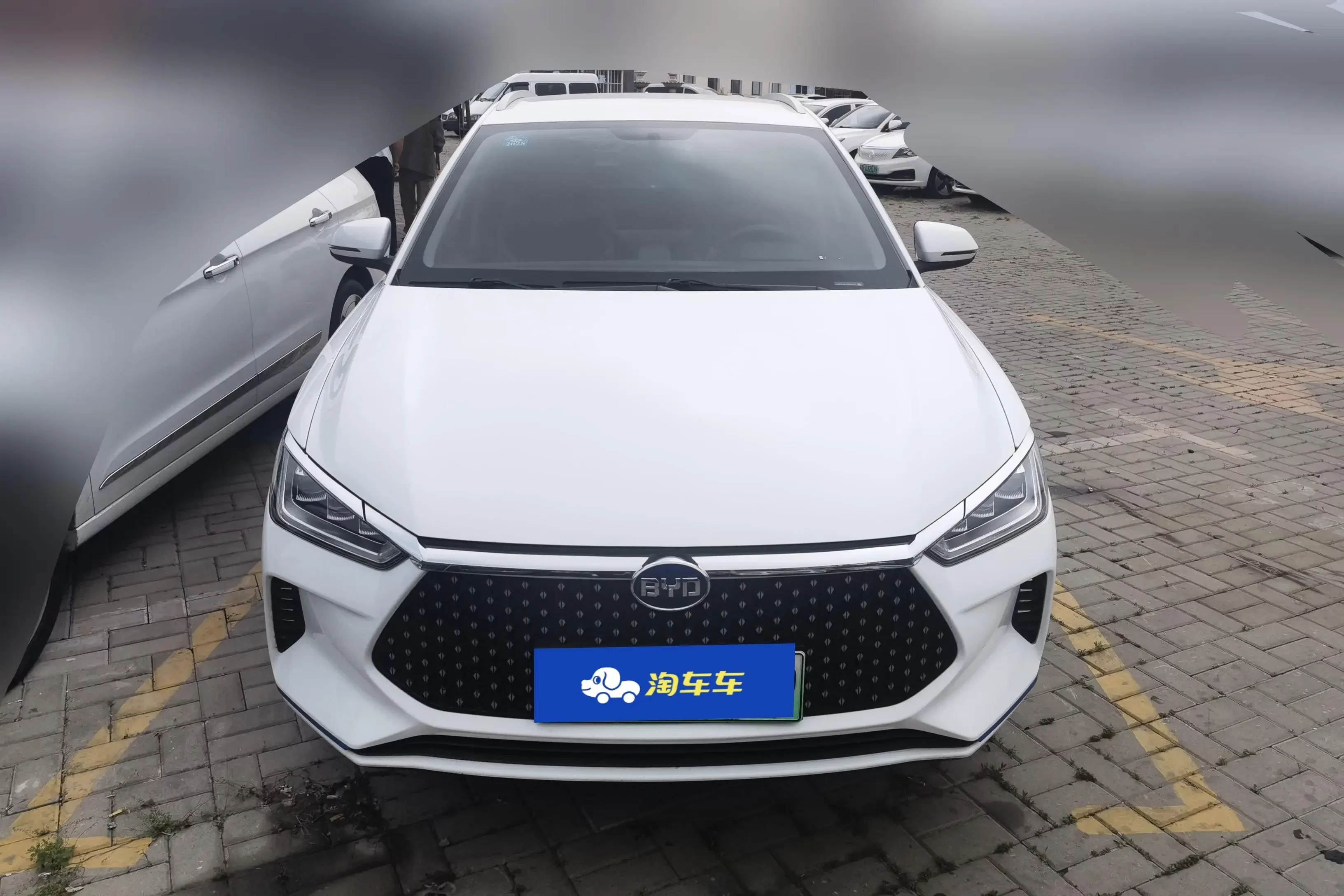 BYD e2