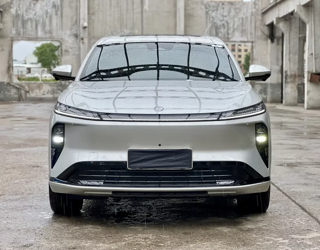 Dongfeng Fengshen L8 PHEV