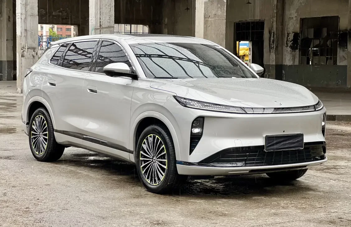 Dongfeng Fengshen L8 PHEV
