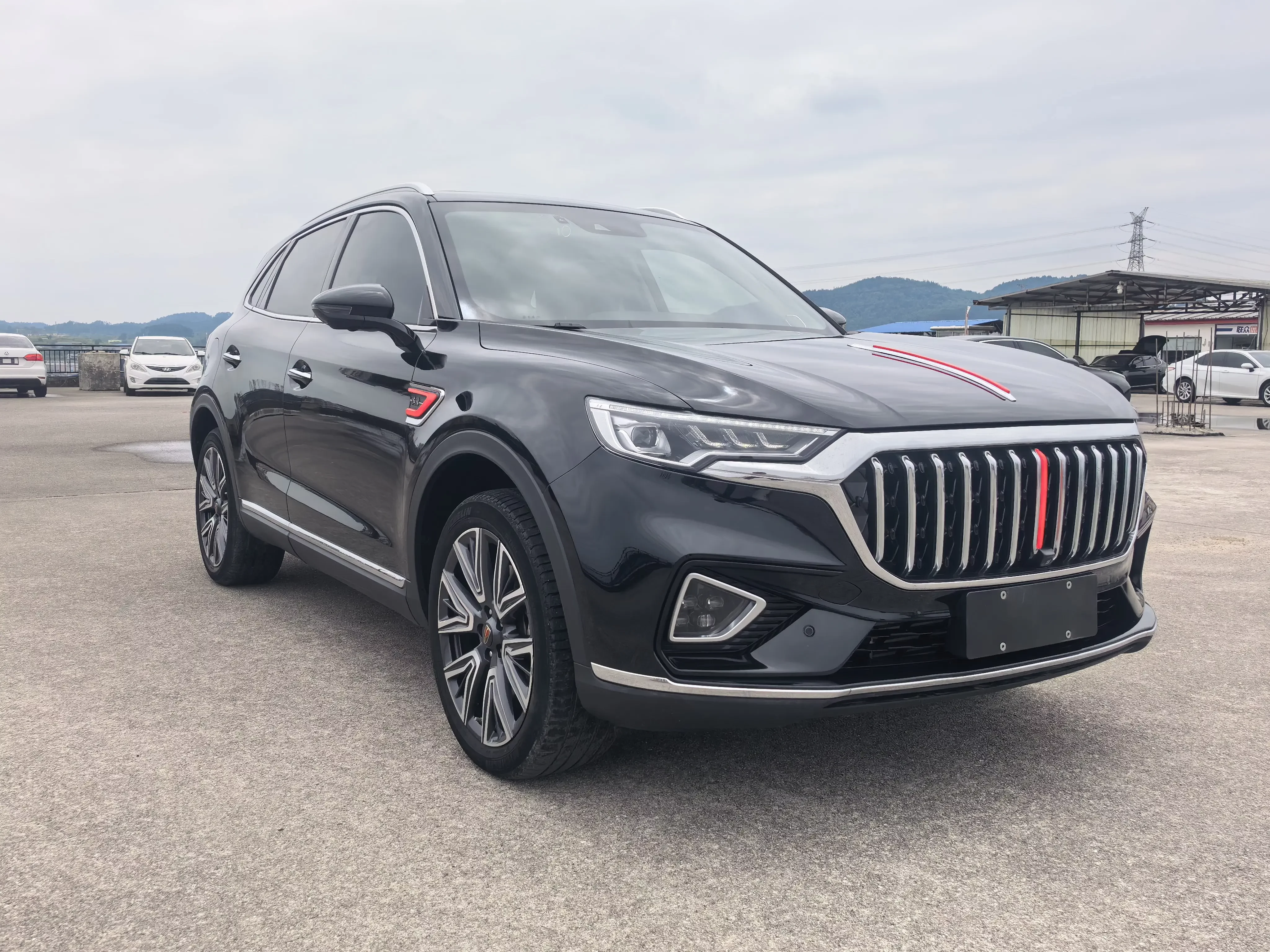 Hongqi HS5